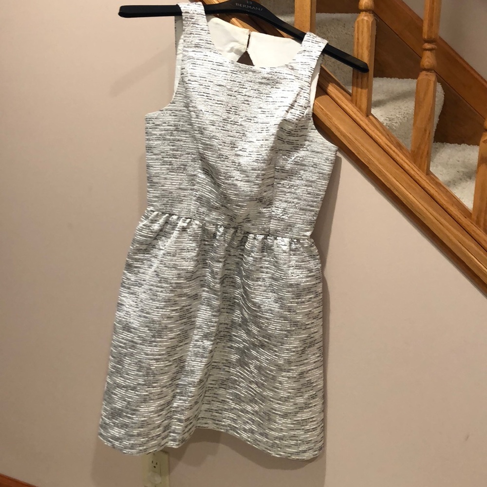 Kensie brand. Silver. Size Adult XS